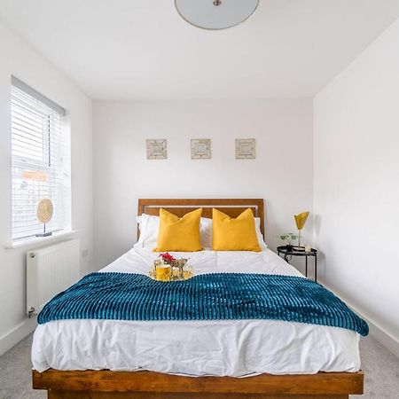 Stylish 4 Bed Family Home At Madejski, Reading University מראה חיצוני תמונה