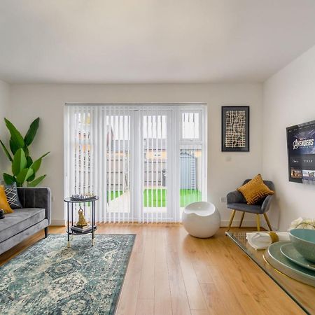 Stylish 4 Bed Family Home At Madejski, Reading University מראה חיצוני תמונה