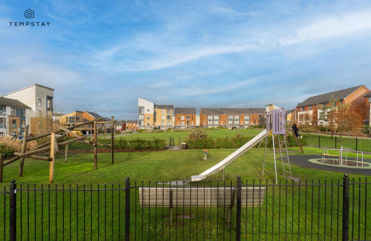 Stylish 4 Bed Family Home At Madejski, Reading University מראה חיצוני תמונה