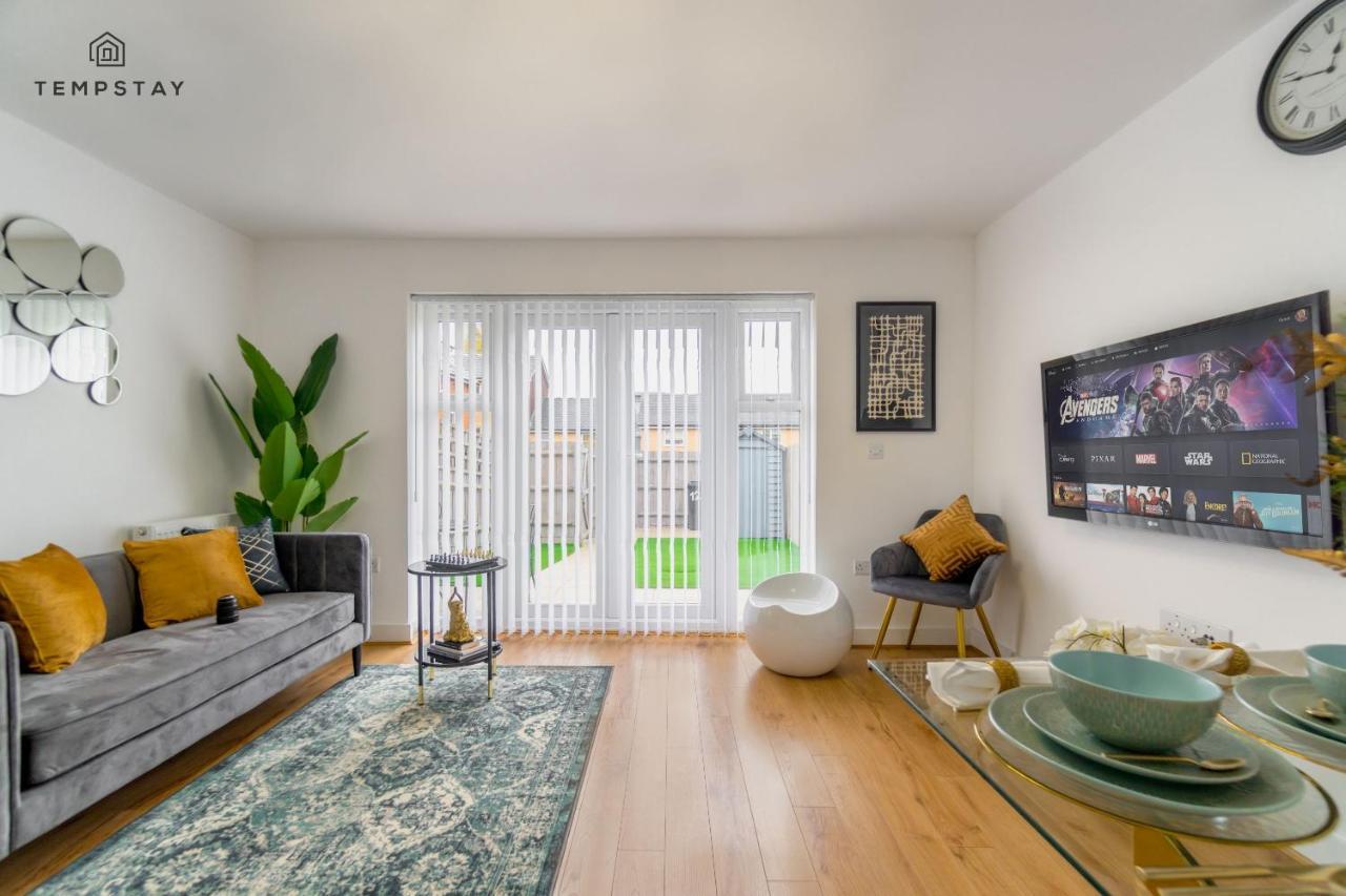 Stylish 4 Bed Family Home At Madejski, Reading University מראה חיצוני תמונה